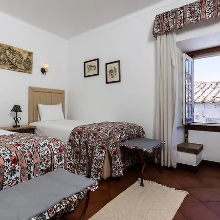 Casa De S. Thiago Do Castelo 2*
